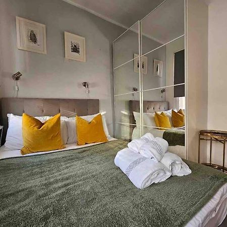 Beautiful And Spacious Flat ลอนดอน ภายนอก รูปภาพ