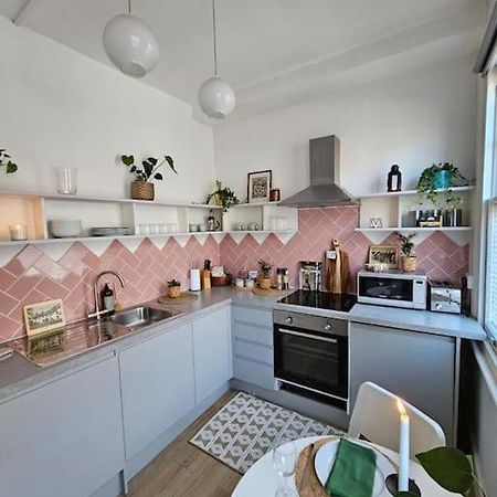 Beautiful And Spacious Flat ลอนดอน ภายนอก รูปภาพ
