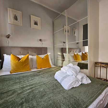 Beautiful And Spacious Flat ลอนดอน ภายนอก รูปภาพ