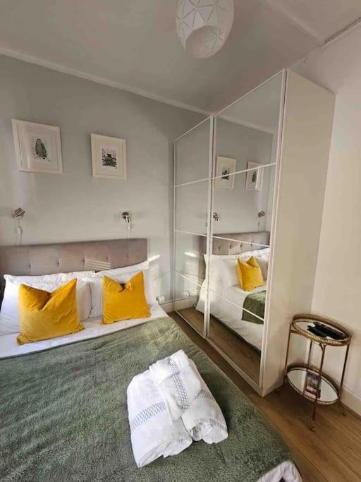 Beautiful And Spacious Flat ลอนดอน ภายนอก รูปภาพ