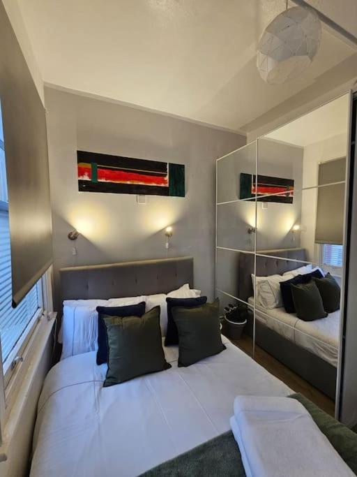 Beautiful And Spacious Flat ลอนดอน ภายนอก รูปภาพ