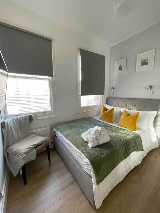 Beautiful And Spacious Flat ลอนดอน ภายนอก รูปภาพ