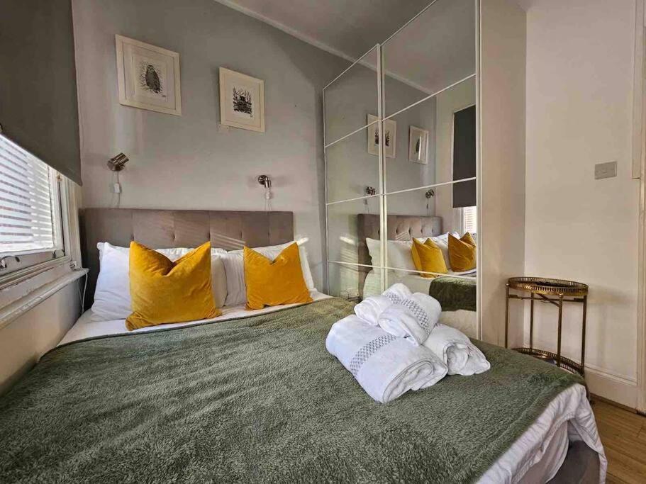 Beautiful And Spacious Flat ลอนดอน ภายนอก รูปภาพ
