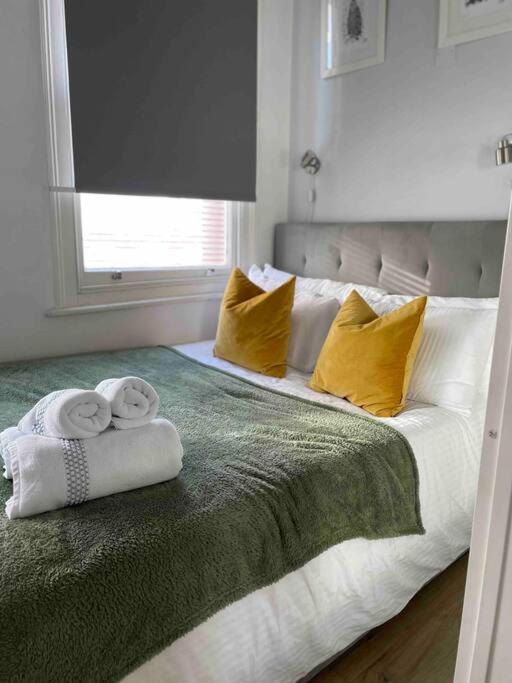 Beautiful And Spacious Flat ลอนดอน ภายนอก รูปภาพ