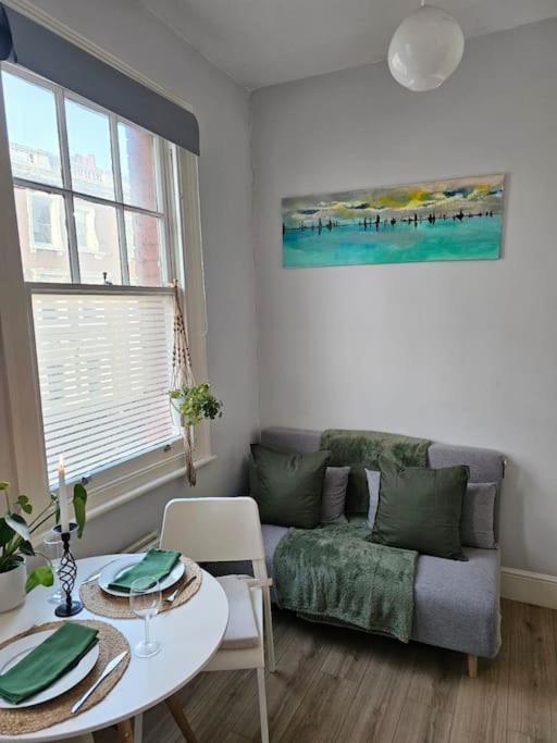 Beautiful And Spacious Flat ลอนดอน ภายนอก รูปภาพ